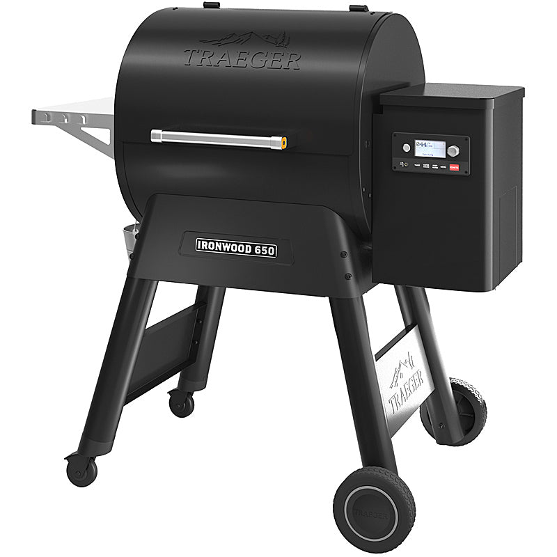 Traeger IRONWOOD 650 - BLACK Pellet Grill in Set Protective Cover & Front Shelf