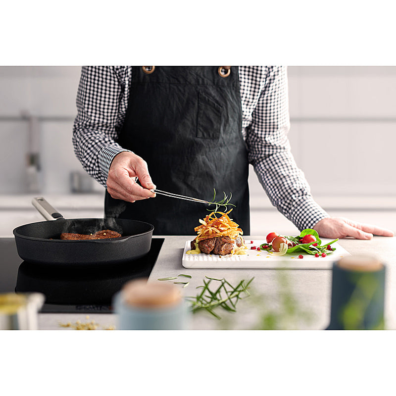 WOLL DIAMOND XR logic pro cast iron pan 24 cm Ø; 5 cm high; with stainless steel handle 1524PLCI