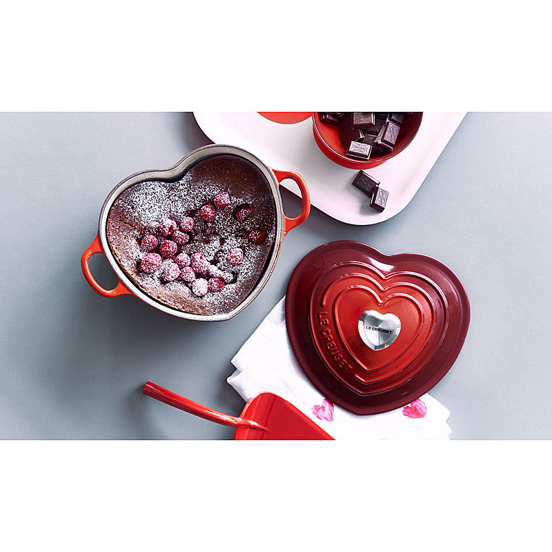 Le Creuset Herzbräter mit Herzknauf 20 cm Kirschrot