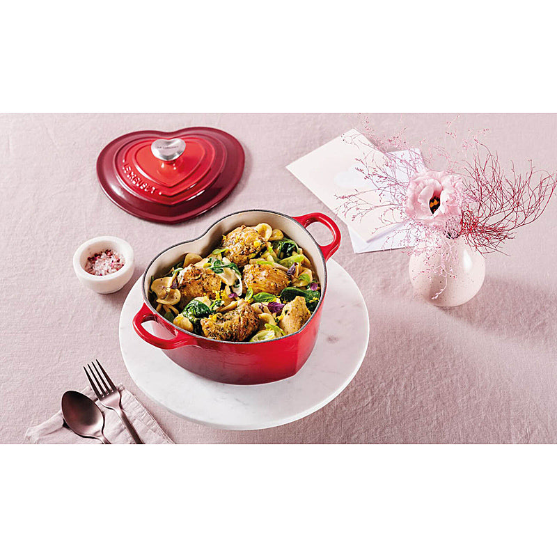 Le Creuset Herzbräter mit Herzknauf 20 cm Kirschrot
