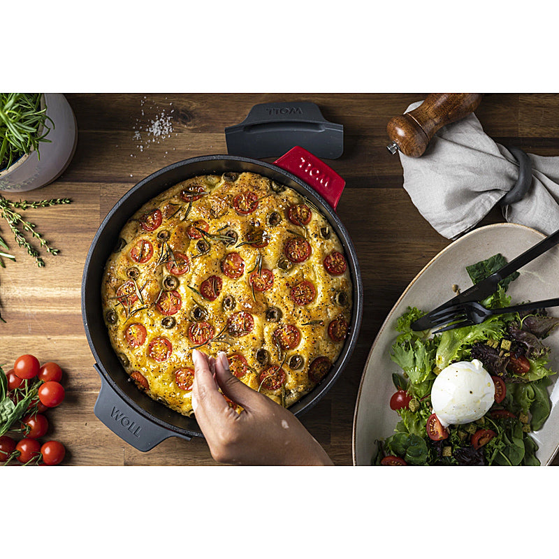 WOLL Kasserolle 28cm Gusseisen mit Silikongriffschutz 3,7l Chili Red 828CI-010