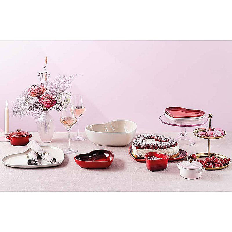 Le Creuset Servierplatte in Herzform 32 cm Kirschrot