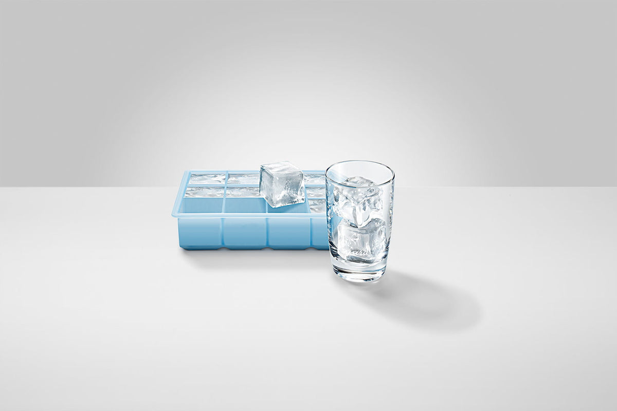 JURA Cold Brew Ice Former mit Eiswürfeln im Glas