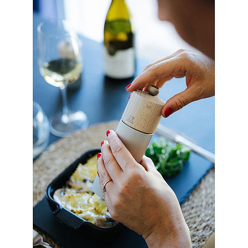 Peugeot LINE Carbon/Graphite - 18 cm pepper mill