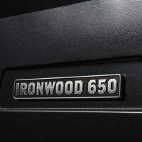 Traeger IRONWOOD 650 - SCHWARZ Pellet Grill Modell 2024 incl. Abdeckhaube und  klappbarer Frontablage im SET