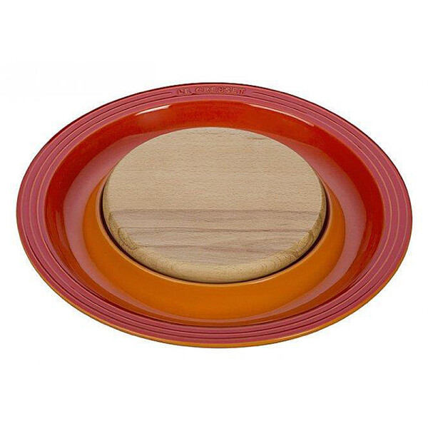 Le Creuset K&Auml;SEPLATTE MIT HOZBRETT OFENROT